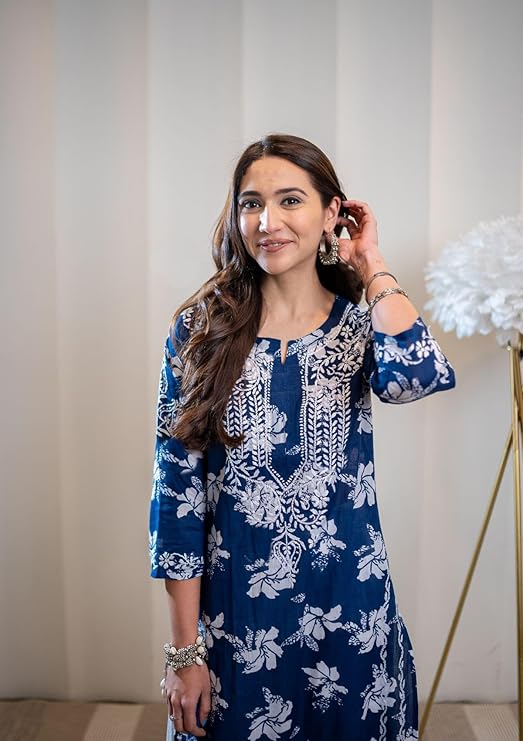 Women's Rayon Blend Chikankari Embroidered Straight Kurta